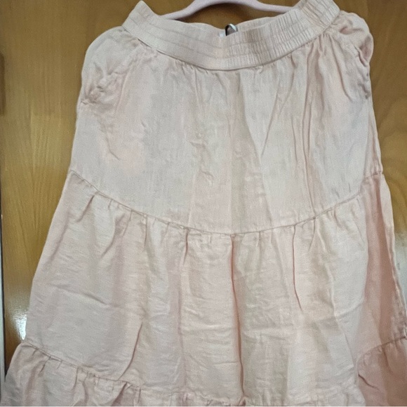 Halston Line Skirt with pockets. - Picture 3 of 3